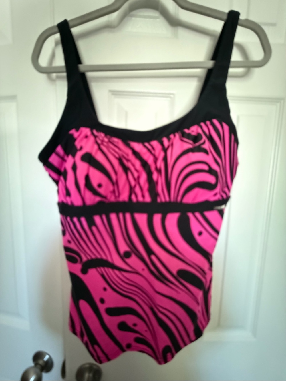 ZeroXposur Pink and Black Swirl Tankini Swim Top